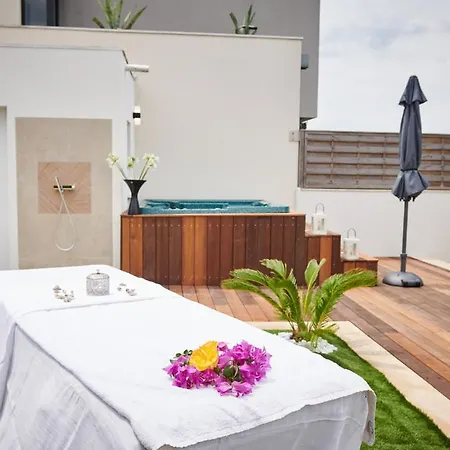 فيلة La Petite Perle De Thau