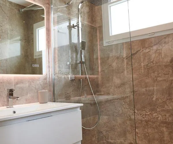 La Petite Perle De Thau *